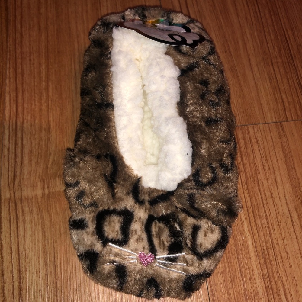 NWT Fuzzy Babba Girl’s kitty Cat slippers